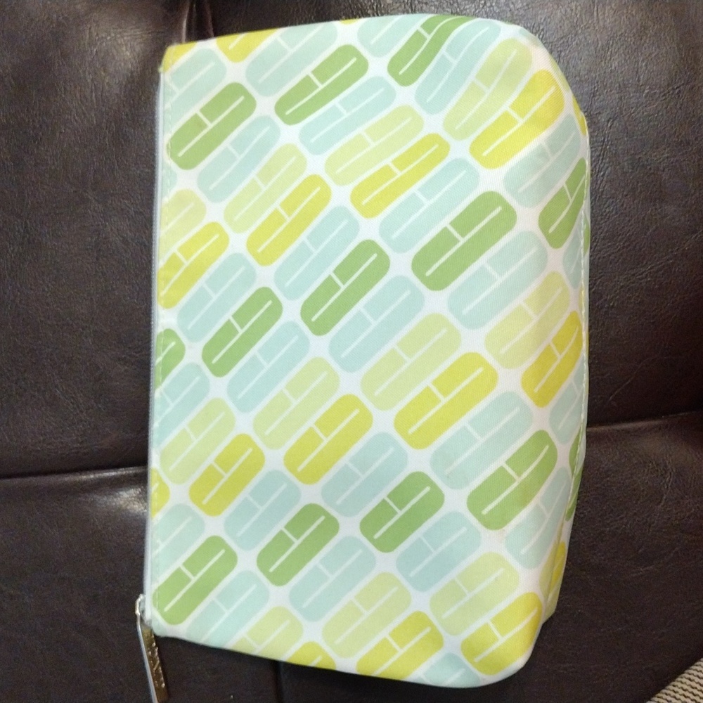 EUC Clinique Makeup Bag and Goodies